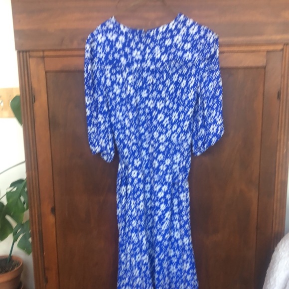 Calvin Klein beautiful blue and white dress. - Picture 4 of 4